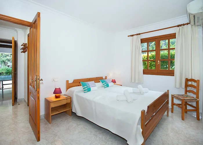 Owl Picasa Alt - Surounded By Nature * Pollença